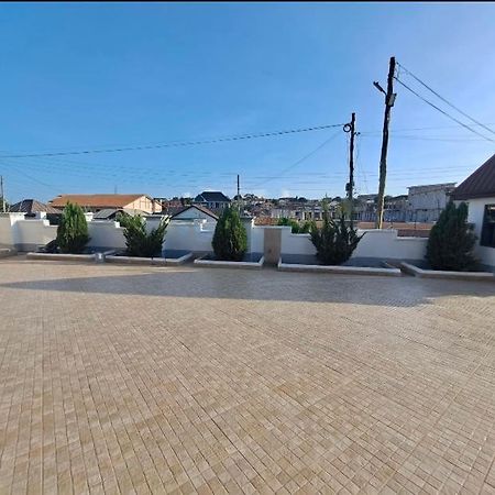 Baffour Apartments Adiebaba Exterior photo