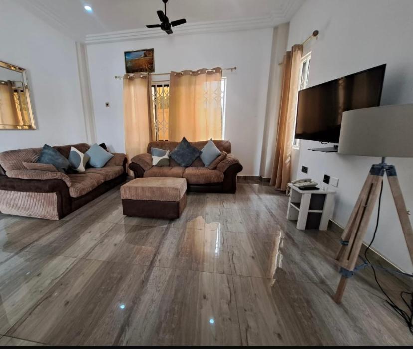 Baffour Apartments Adiebaba Exterior photo